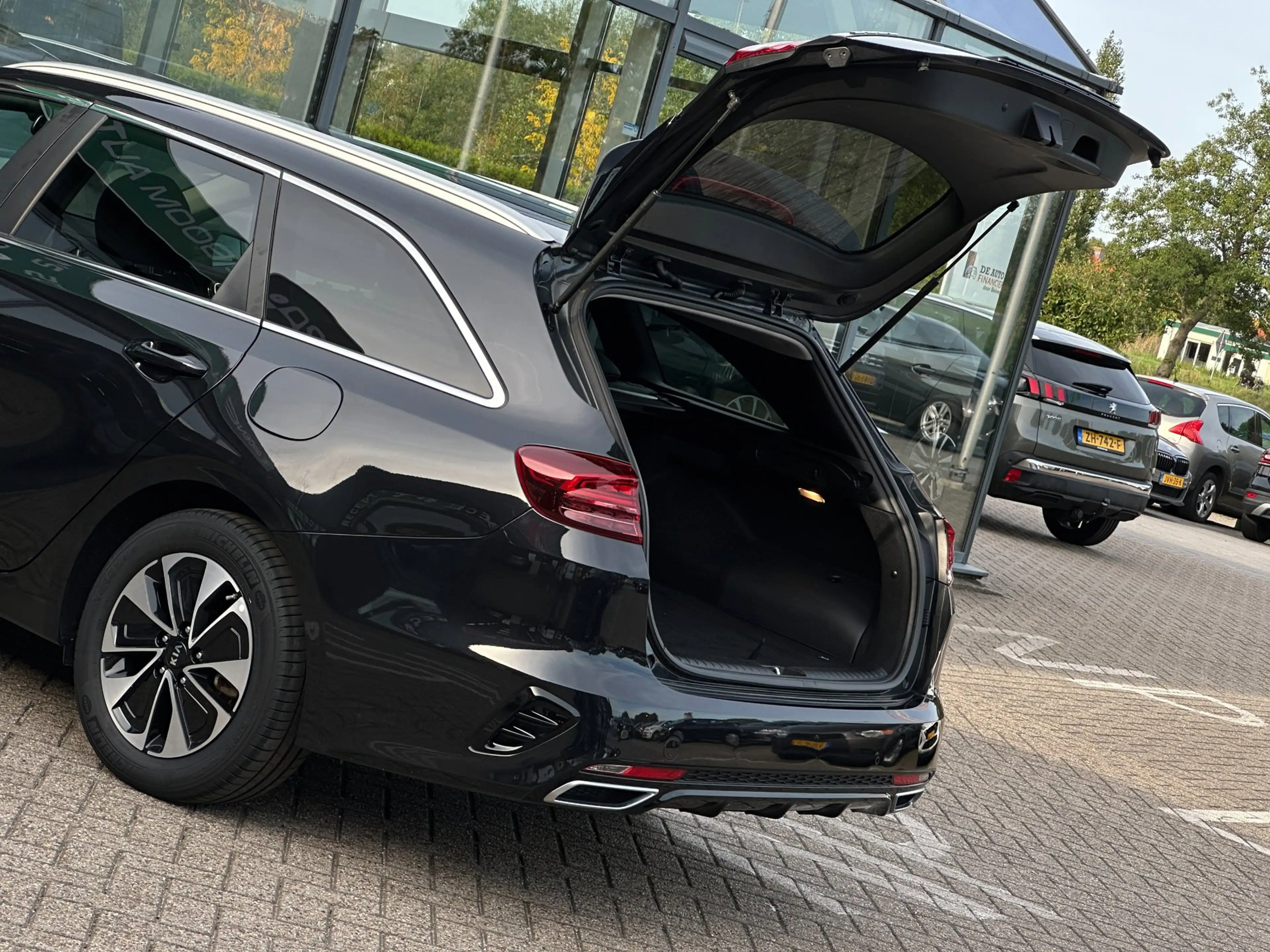 Kia Ceed SW / cee'd SW Sportswagon 1.6 GDI PHEV DynamicPlusLine/CAMERA/CA — photo 10