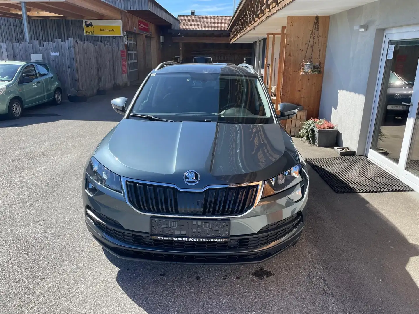 Skoda Karoq 2,0 TDI Ambition 4x4 DSG mit AHK!!! Grau - 2