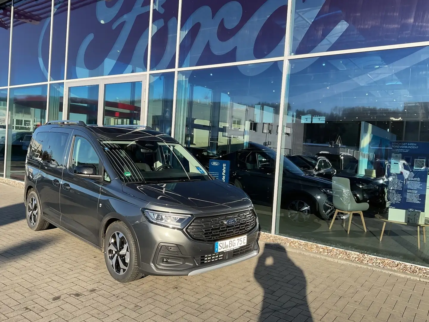 Ford Tourneo Connect ACTIVE L1 150PS PHEV AHK FORD PROTECT Grau - 1