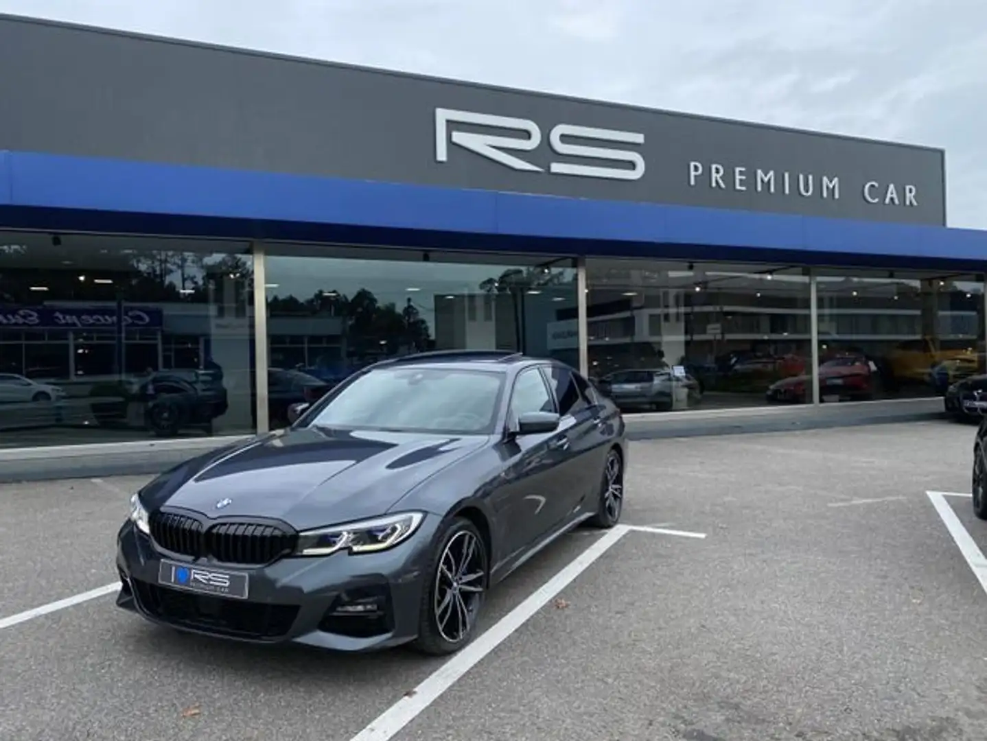 BMW 330 330e M berlina Grau - 1