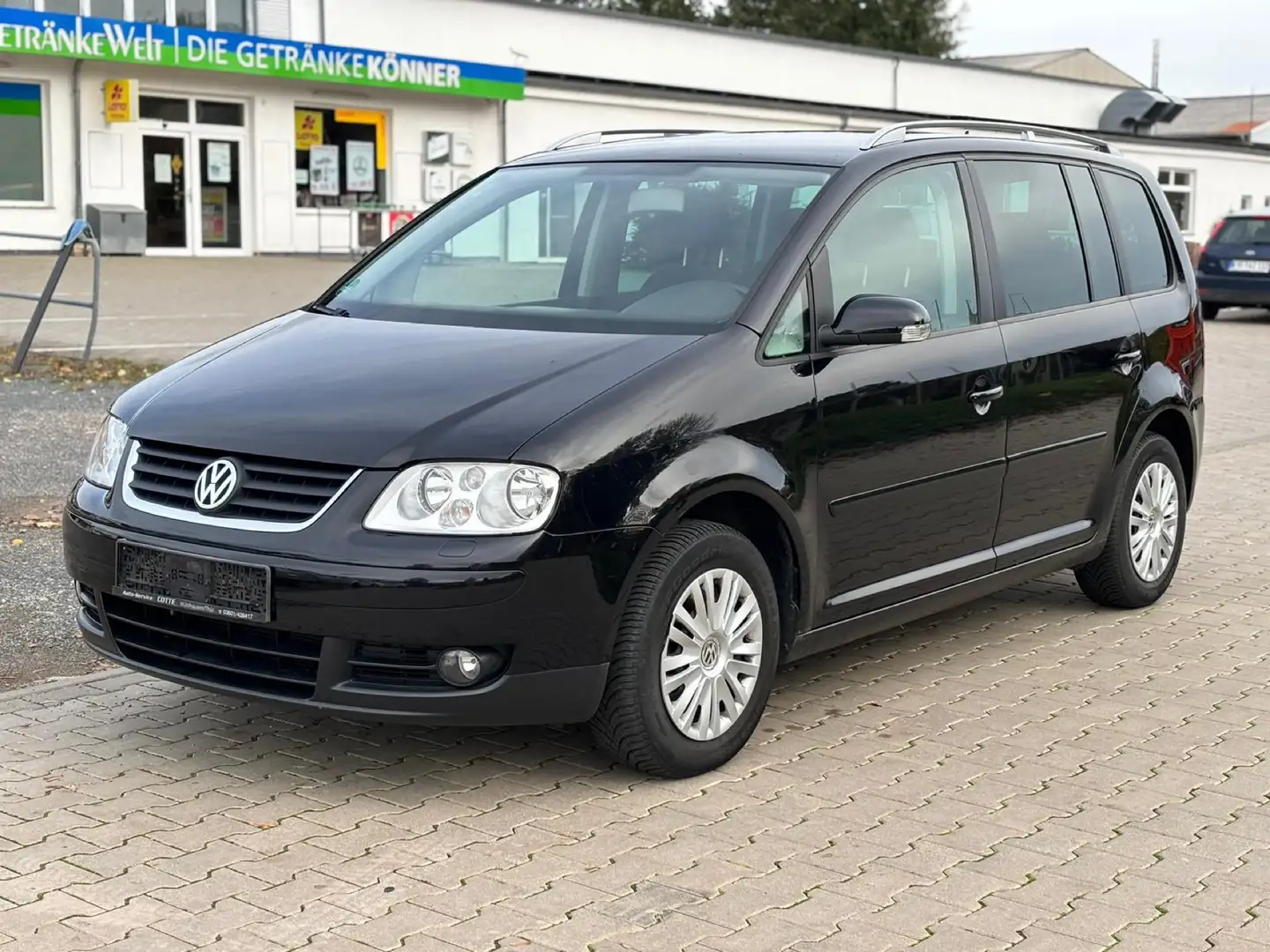 Volkswagen Touran 1.4 TSI Trendline 7 SITZER Чорний - 1