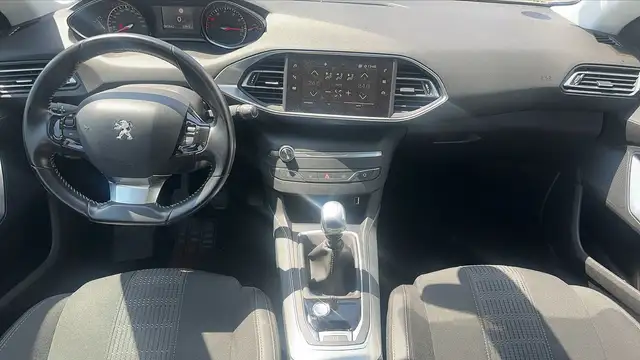 Peugeot 308 view 11