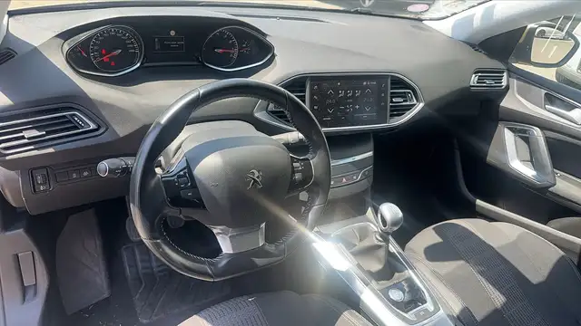 Peugeot 308 view 8