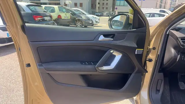 Peugeot 308 view 7