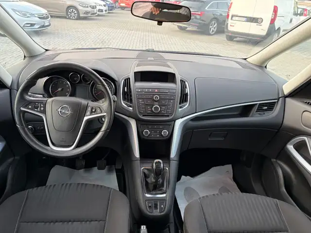 Opel Zafira view 7