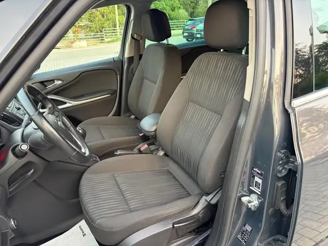 Opel Zafira view 9