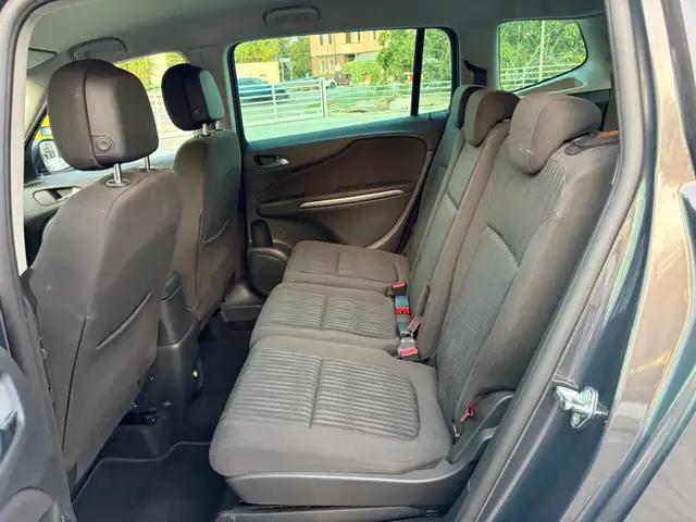 Opel Zafira view 6