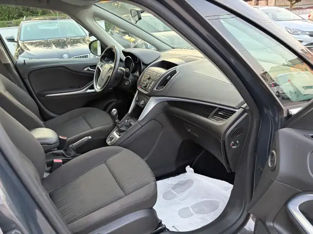 Opel Zafira view 10