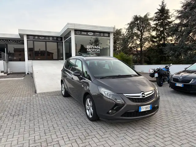 Opel Zafira view 3