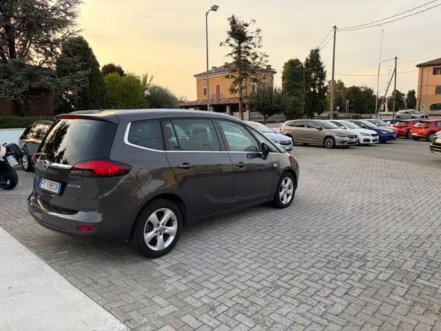 Opel Zafira view 4