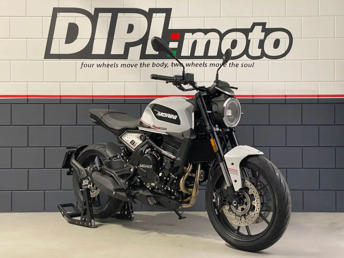Moto Morini Seiemmezzo STR Wit - 1