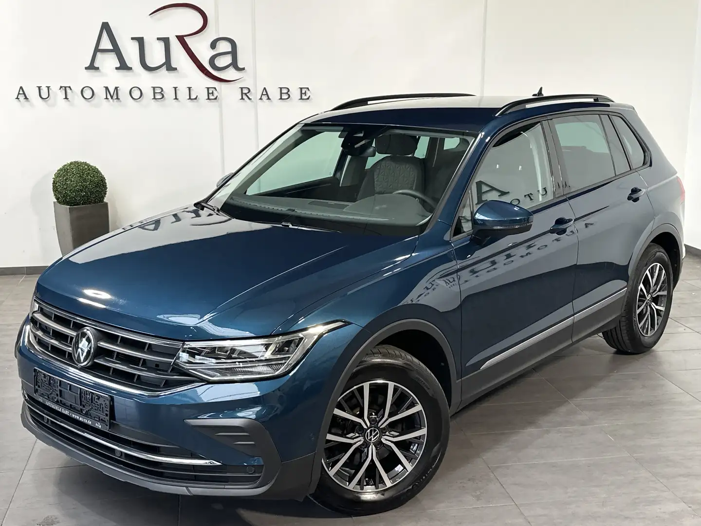 Volkswagen Tiguan 2.0 TDI Life NAV+LED+ACC+DAB+17ZO+1HD+PP Blauw - 1