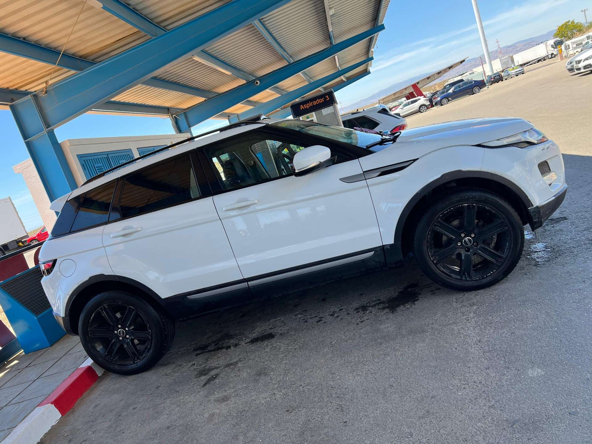 Land Rover Range Rover Evoque 2.2L SD4 Pure 4x4 190 - foto 1