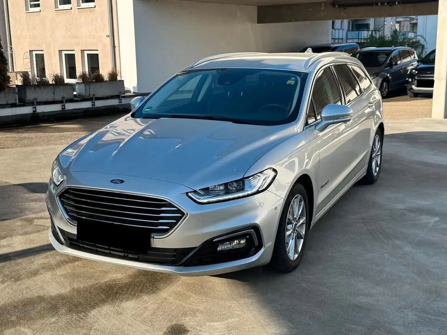 Ford Mondeo Mondeo Turnier 2.0 Hybrid CVT Серебристый - 1