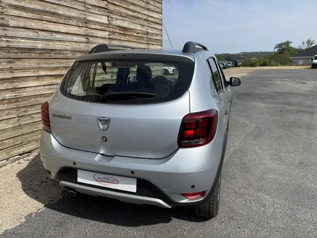 Dacia Sandero view 7