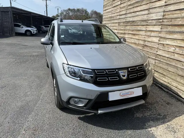Dacia Sandero view 9