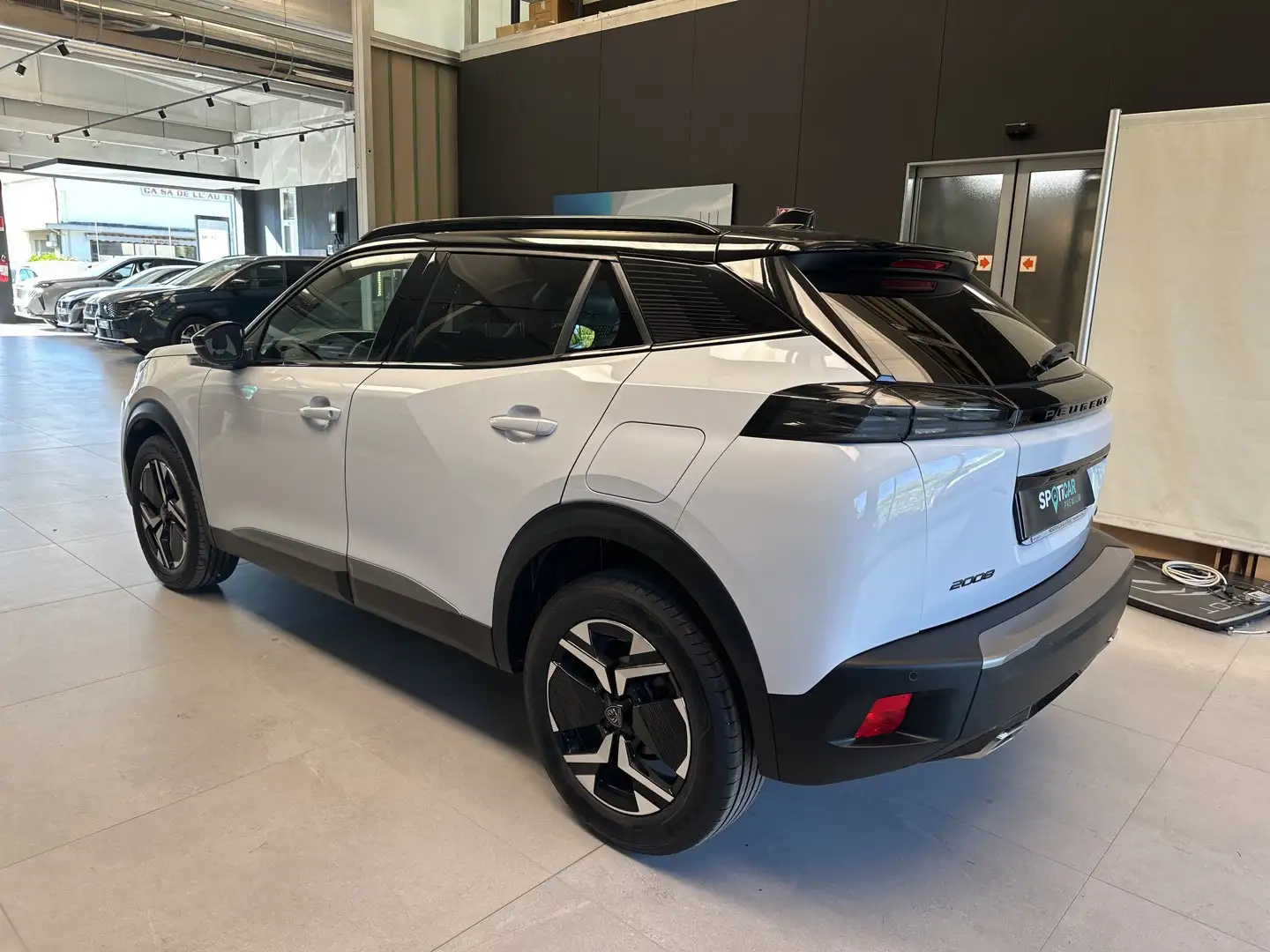 Peugeot 2008 1.2 PureTech GT S&S 130 EAT8 Bianco - 2