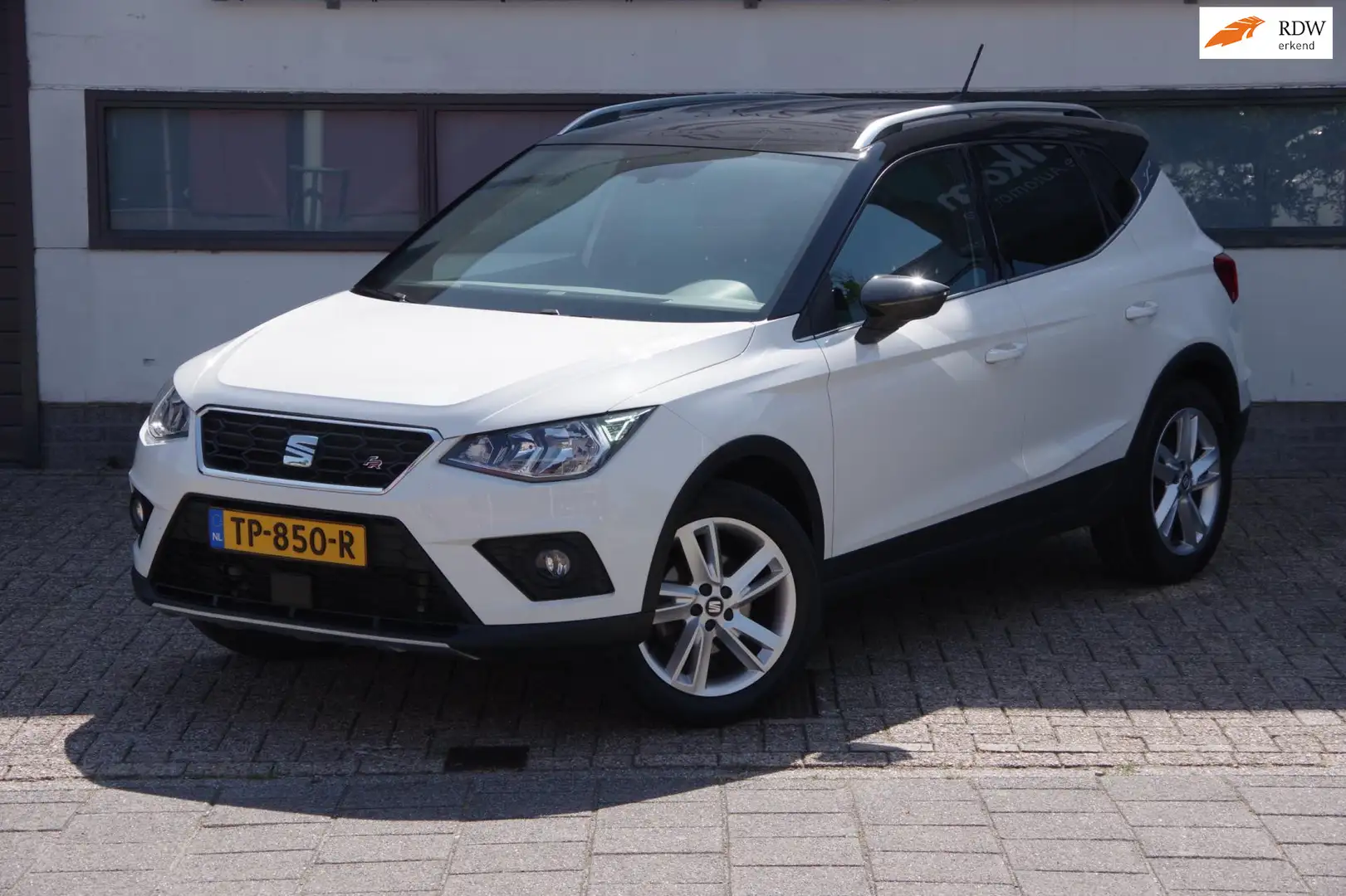 SEAT Arona FR 1.0 TSI Xcellence Business Intense Wit - 1