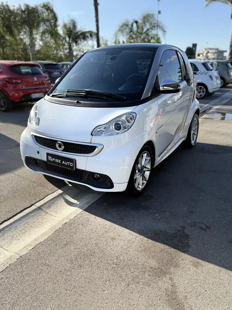 smart forTwo 1.0 mhd Hi-tech 71cv Bianco - 1