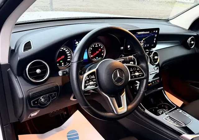 Mercedes-Benz GLC 300 view 8