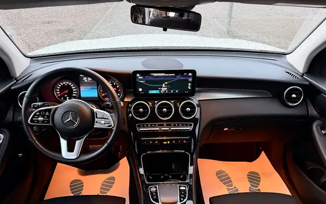 Mercedes-Benz GLC 300 view 11