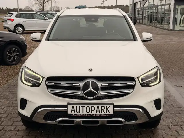 Mercedes-Benz GLC 300 view 2