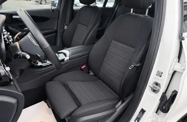 Mercedes-Benz GLC 300 view 9