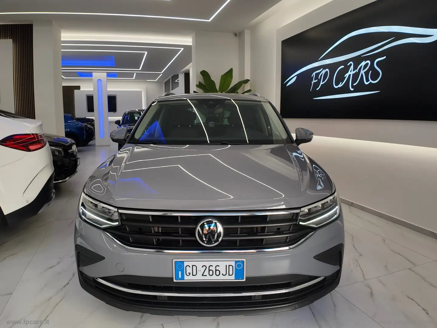 Volkswagen Tiguan 2.0 TDI SCR Life Grigio - 2