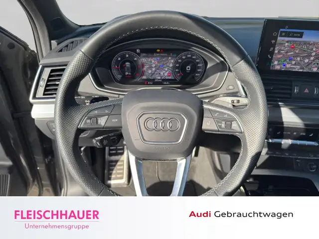 Audi Q5 view 11