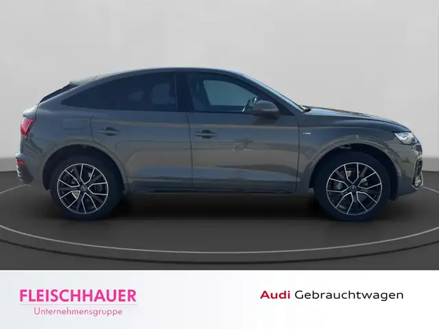 Audi Q5 view 8