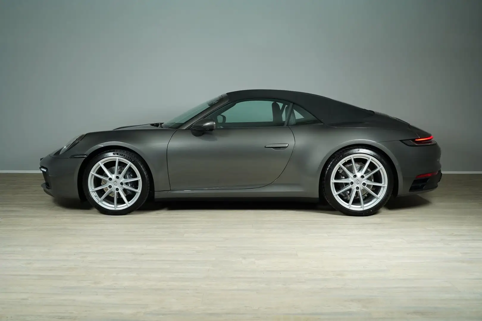 Porsche 911 Carrera Cabriolet Gris - 2