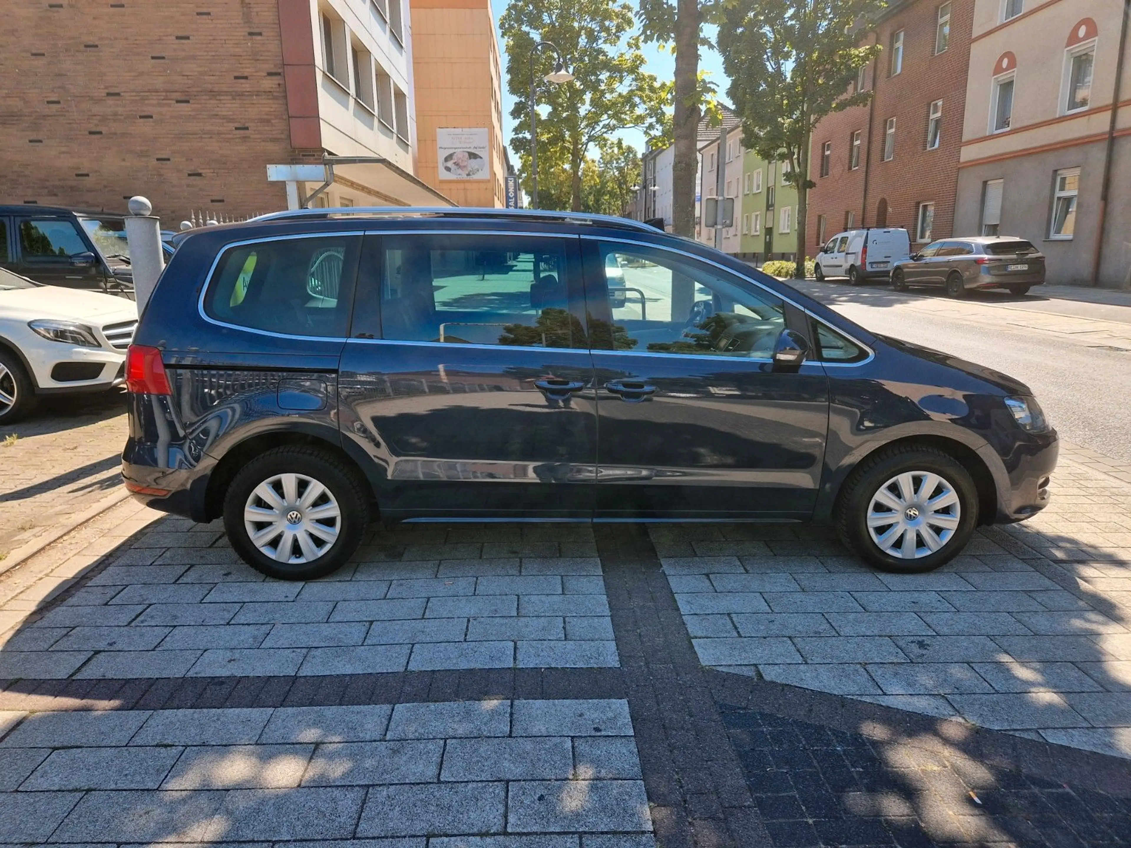 Volkswagen Sharan Highline BMT *2.Hand*7-Sitzer*LED*Leder* — photo 4