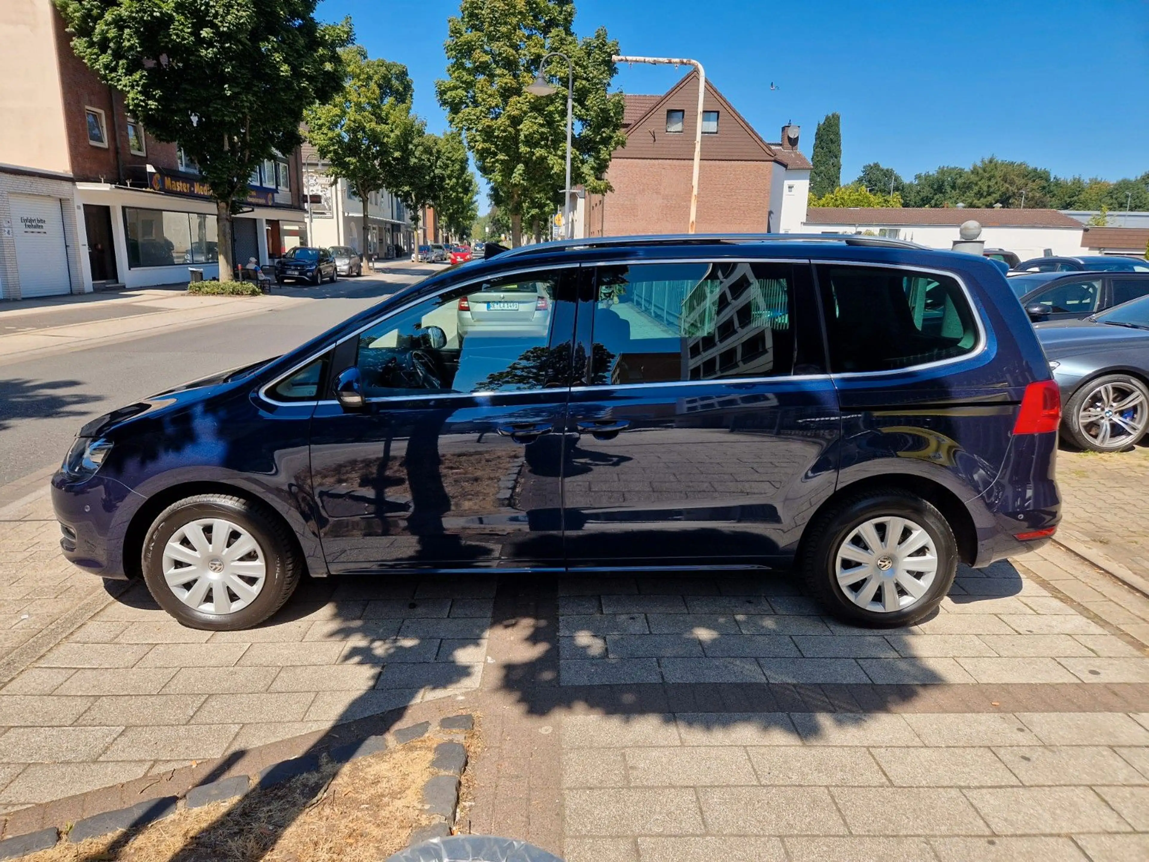 Volkswagen Sharan Highline BMT *2.Hand*7-Sitzer*LED*Leder* — photo 8