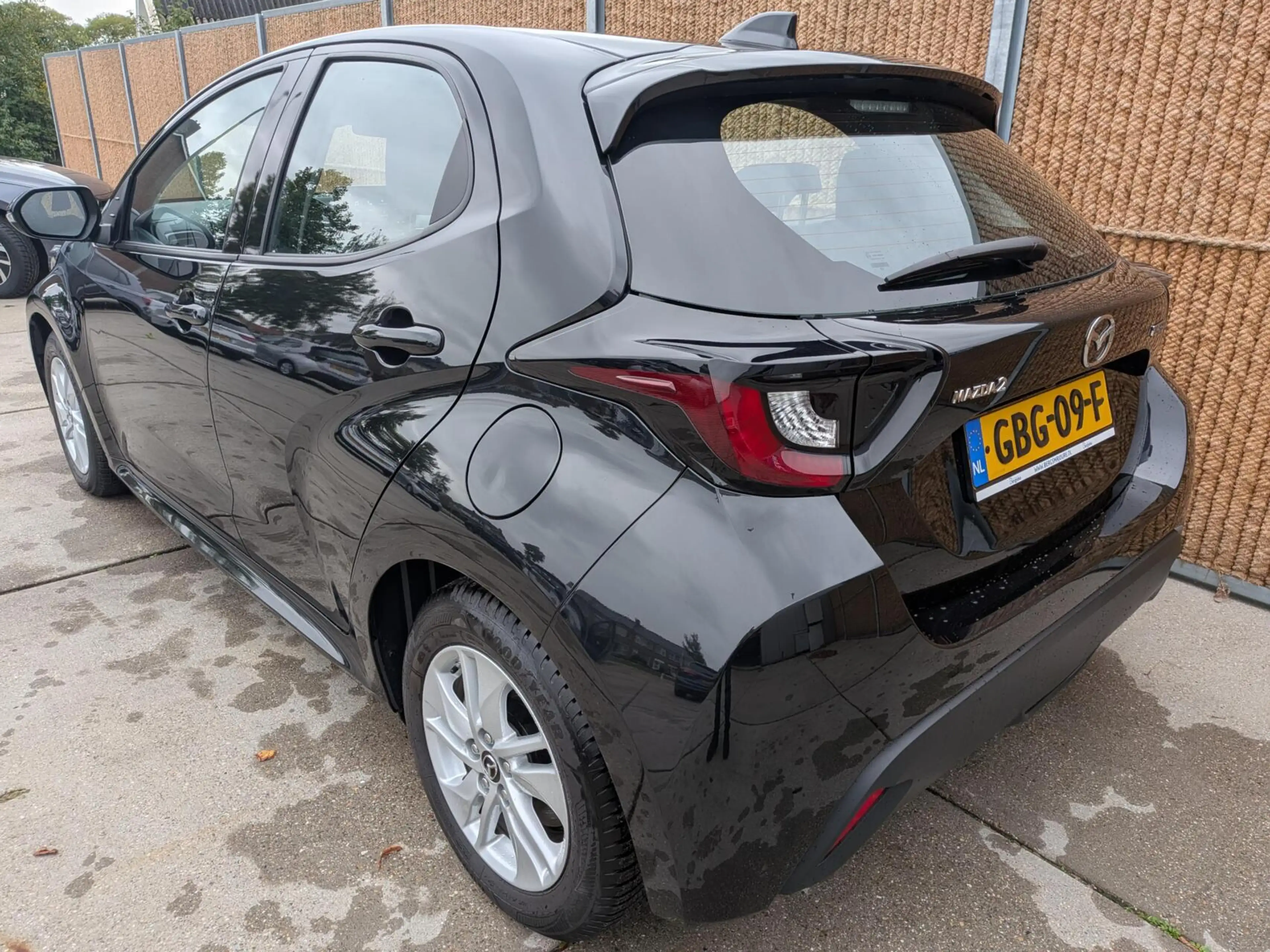 Mazda 2 Hybrid 1.5 Centre-line — photo 11