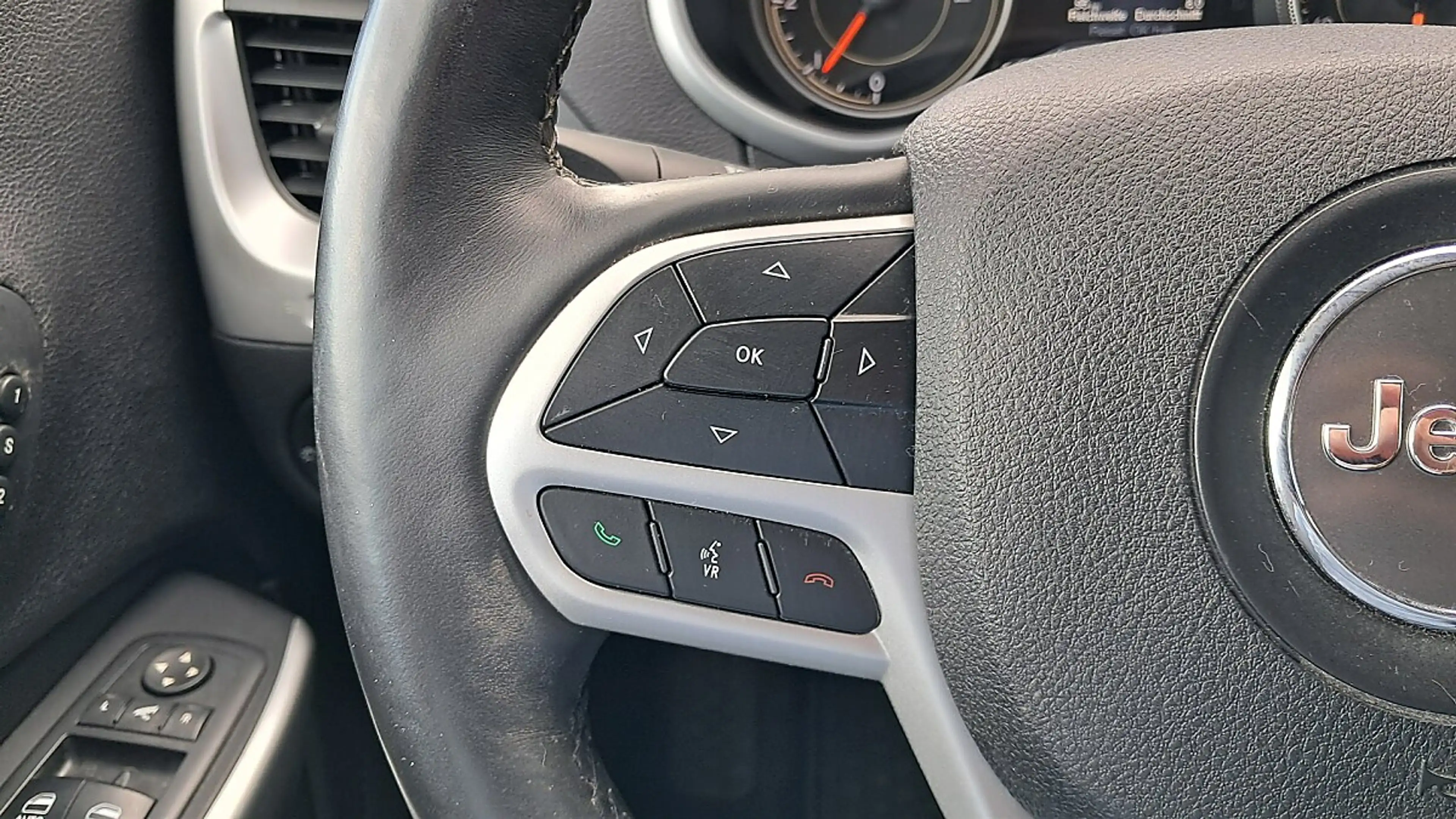Jeep Cherokee 2,2 MultiJet II AWD Limited Aut. — photo 15