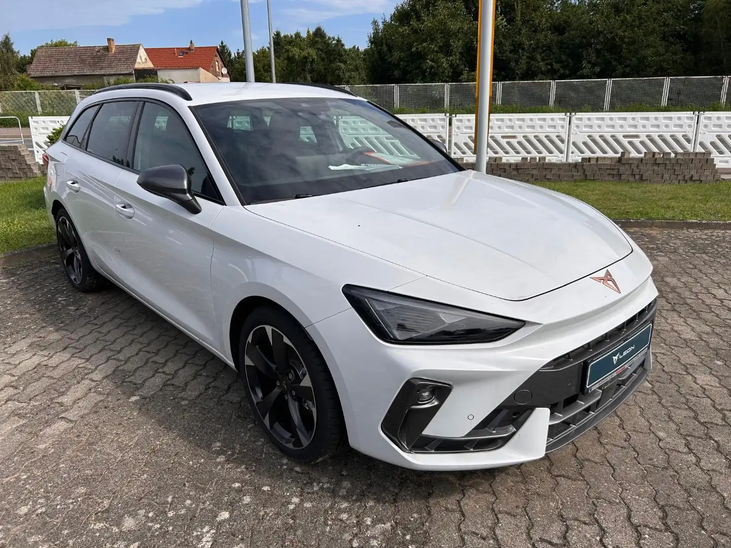 CUPRA Leon Sportstourer 1.5 eTsi 110 KW (150 PS) DSG Weiß - 2