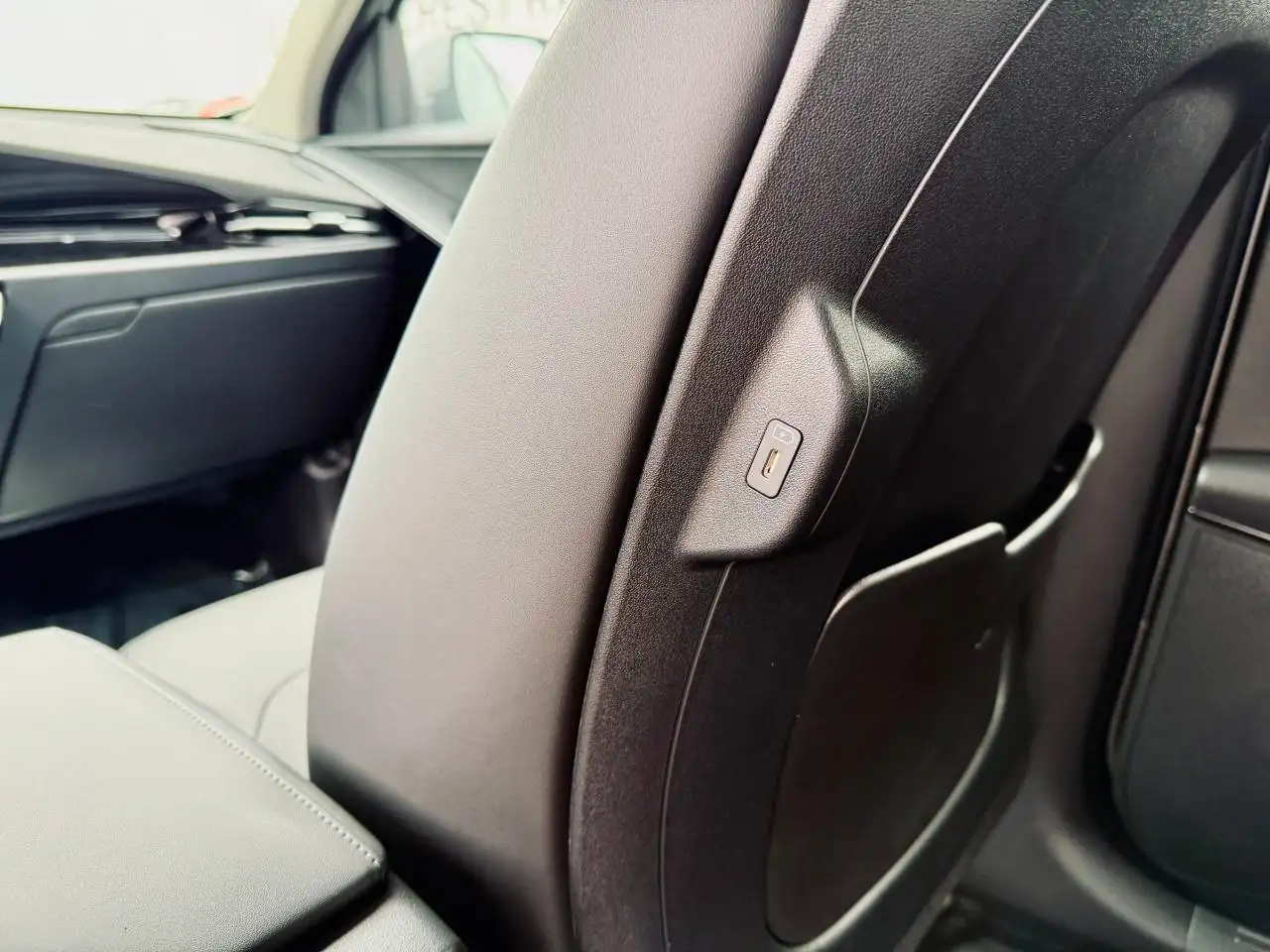 Kia Niro снимка Kia Niro