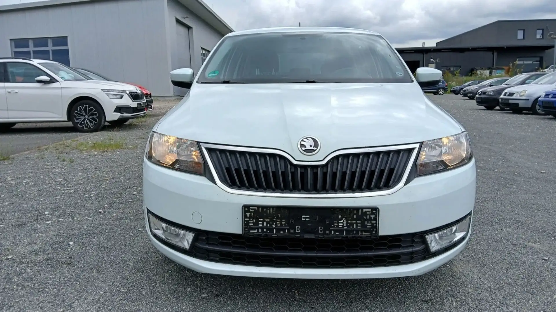 Skoda Rapid/Spaceback Spaceback Ambition 1.6 TDI WENIG KM ! S*He Weiß - 1