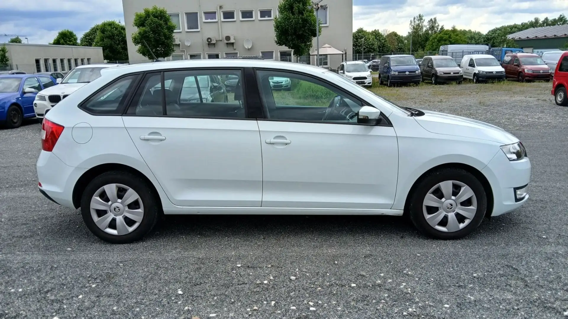 Skoda Rapid/Spaceback Spaceback Ambition 1.6 TDI WENIG KM ! S*He Weiß - 2
