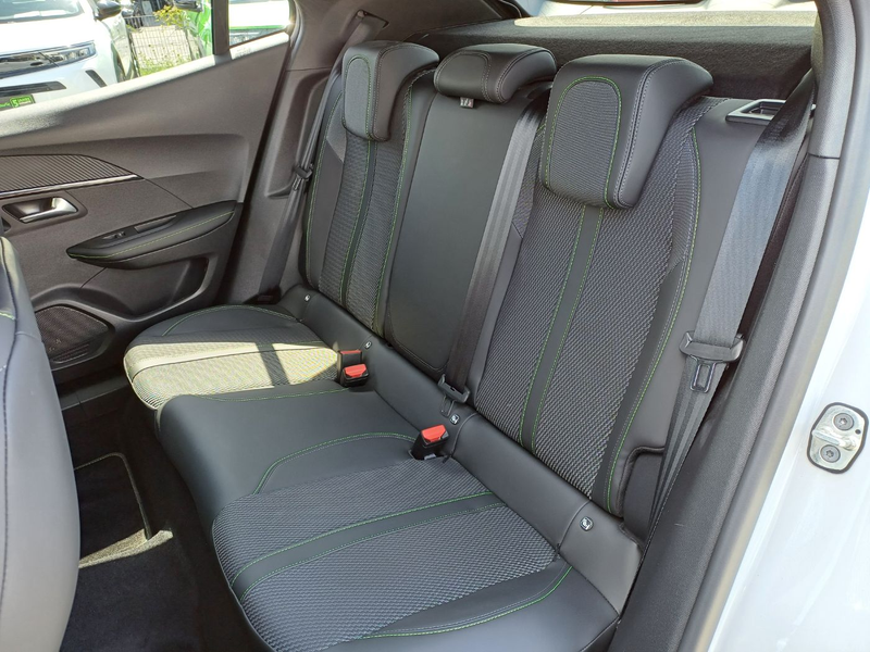 Peugeot 2008 1.2 PureTech 130 GT Tempomat*Kamera*Navi — photo 15