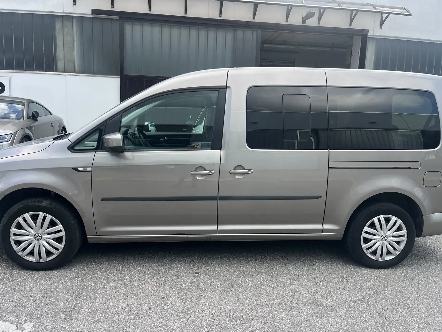Volkswagen Caddy 1.4 tgi HIGHLINE MAXI Grigio - 1