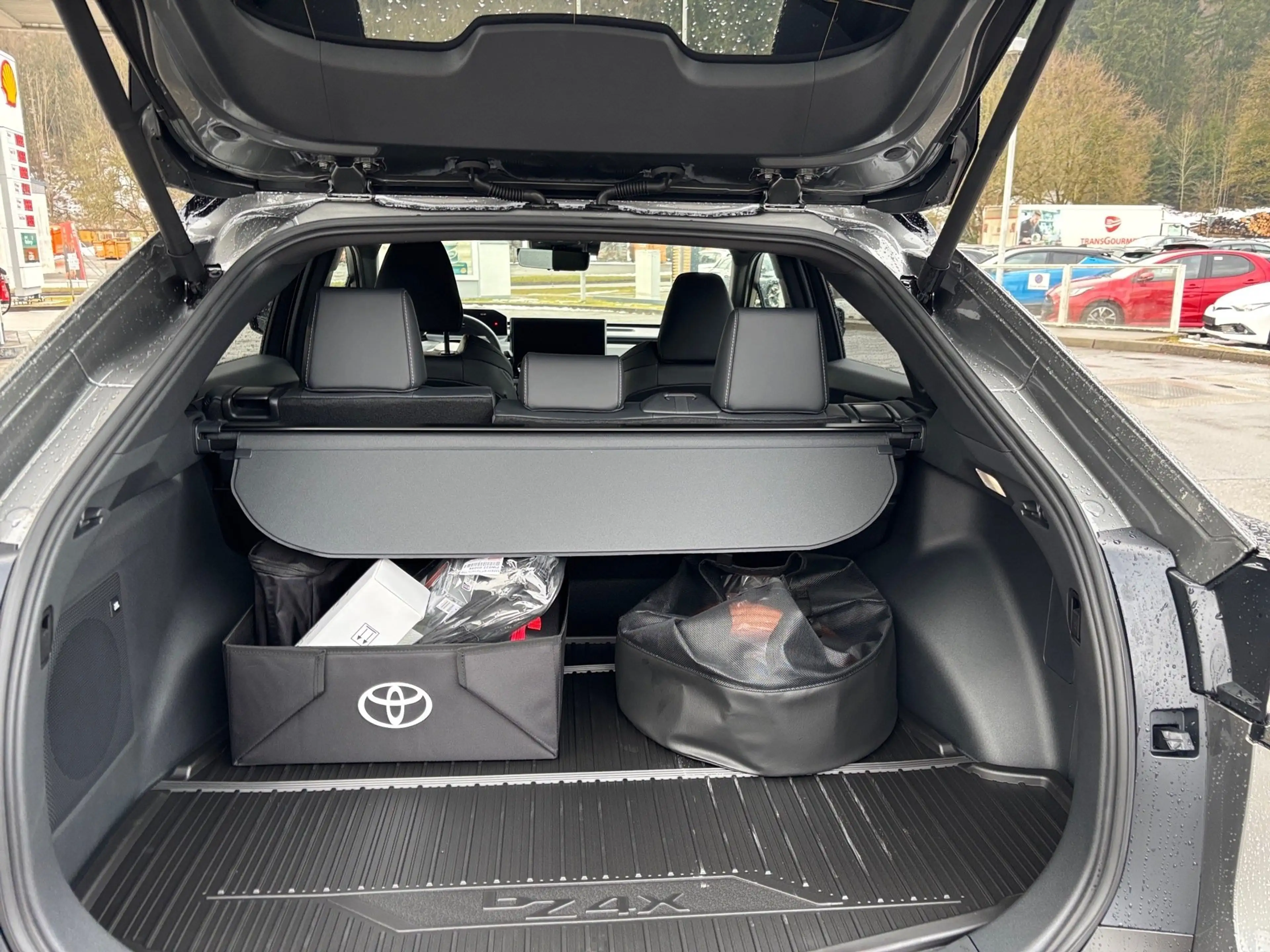 Toyota bZ4X BEV 252kW 4x4 Lounge Sky & Sound AUT — photo 12