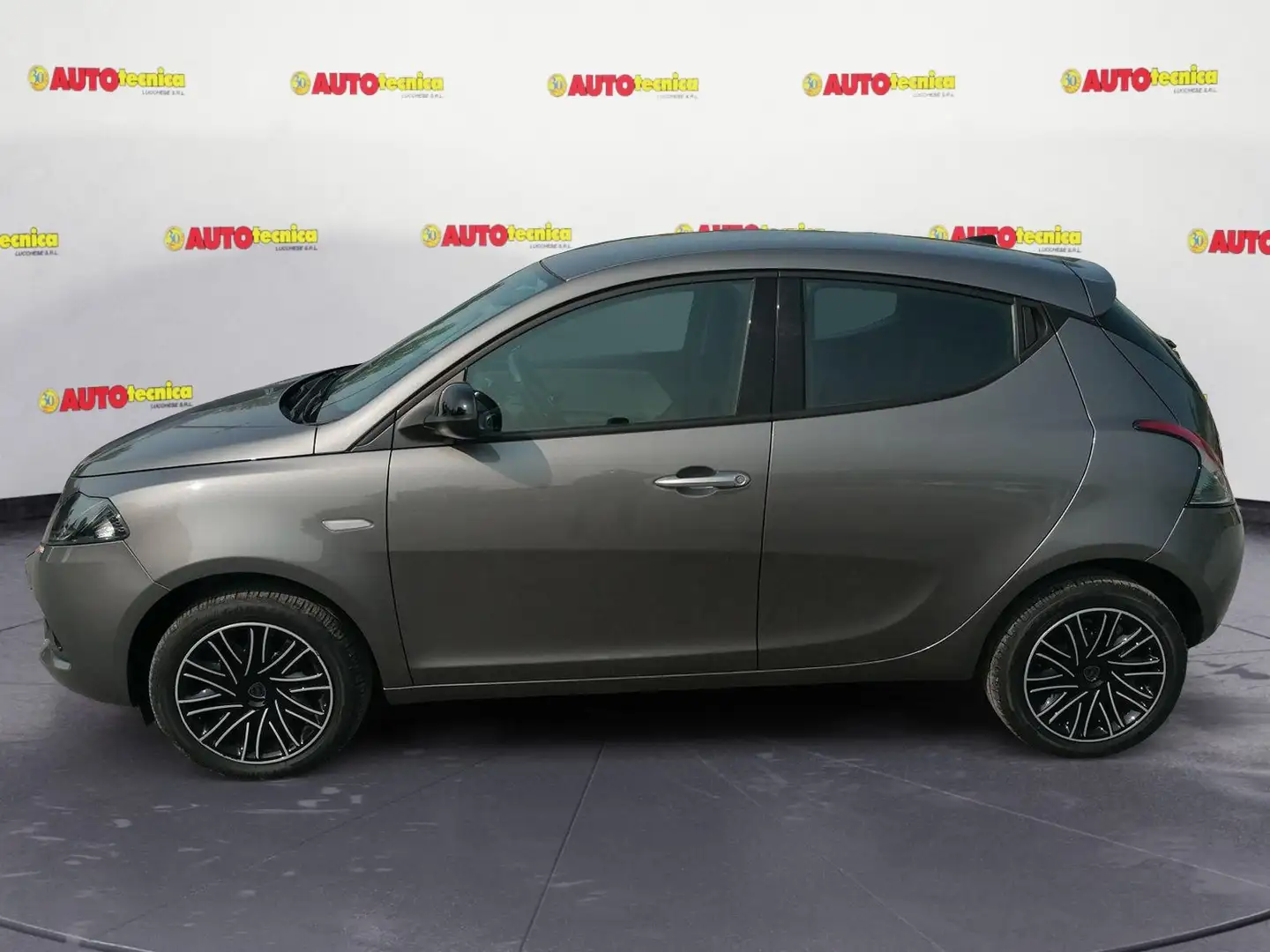 Lancia Ypsilon 1.0 FireFly 5 porte S&S Hybrid Gold Grigio - 2