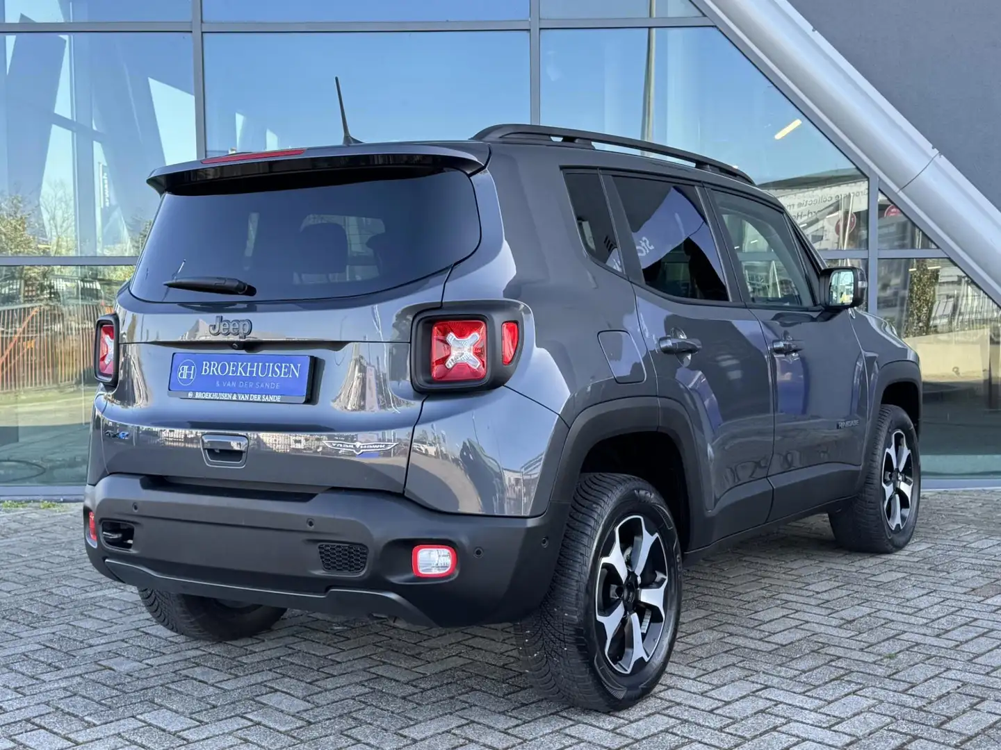 Jeep Renegade 4xe 240pk Plug-in Hybrid Electric Trailhawk Camera Grijs - 2