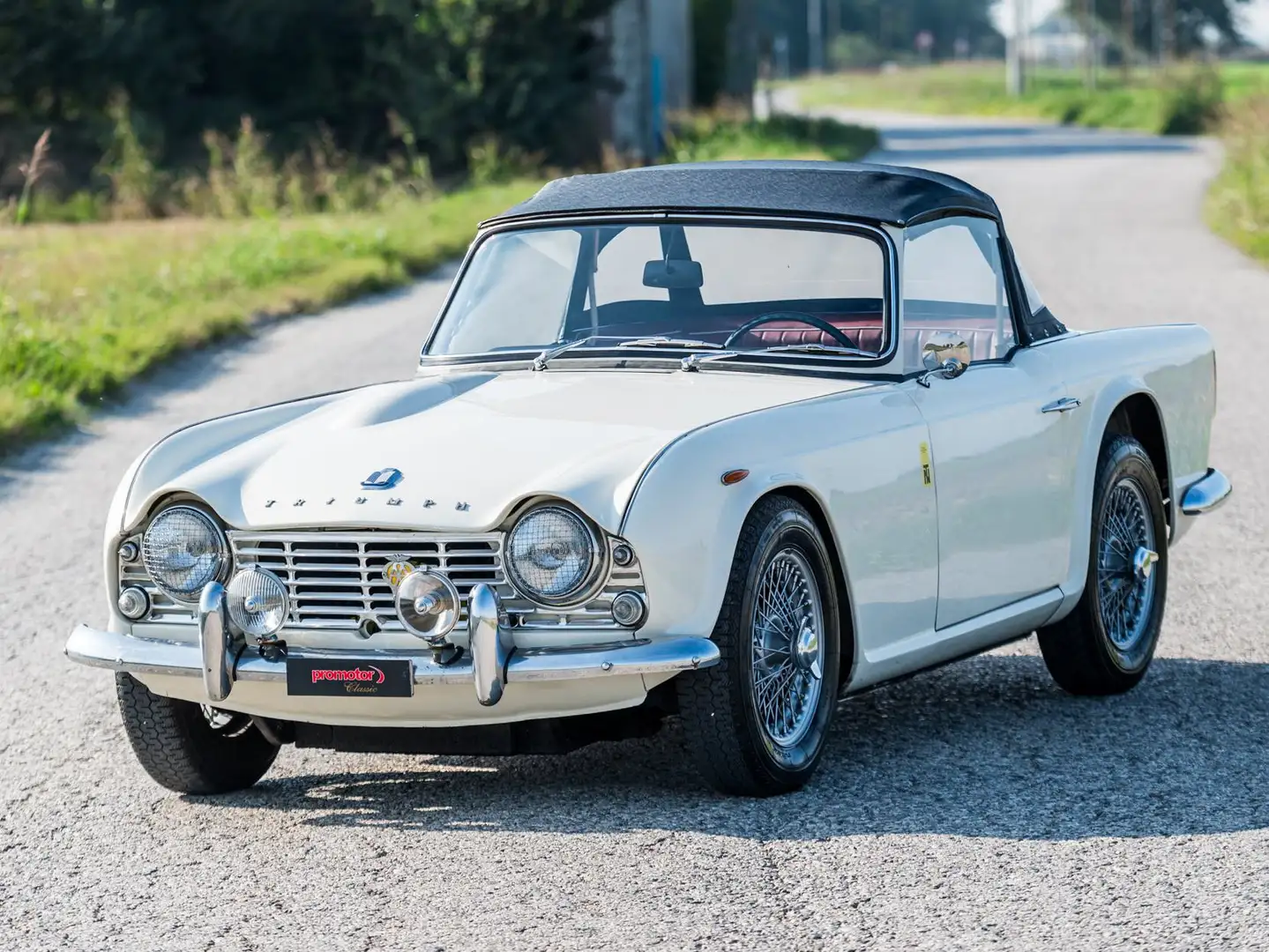 Triumph TR4 Bianco - 2