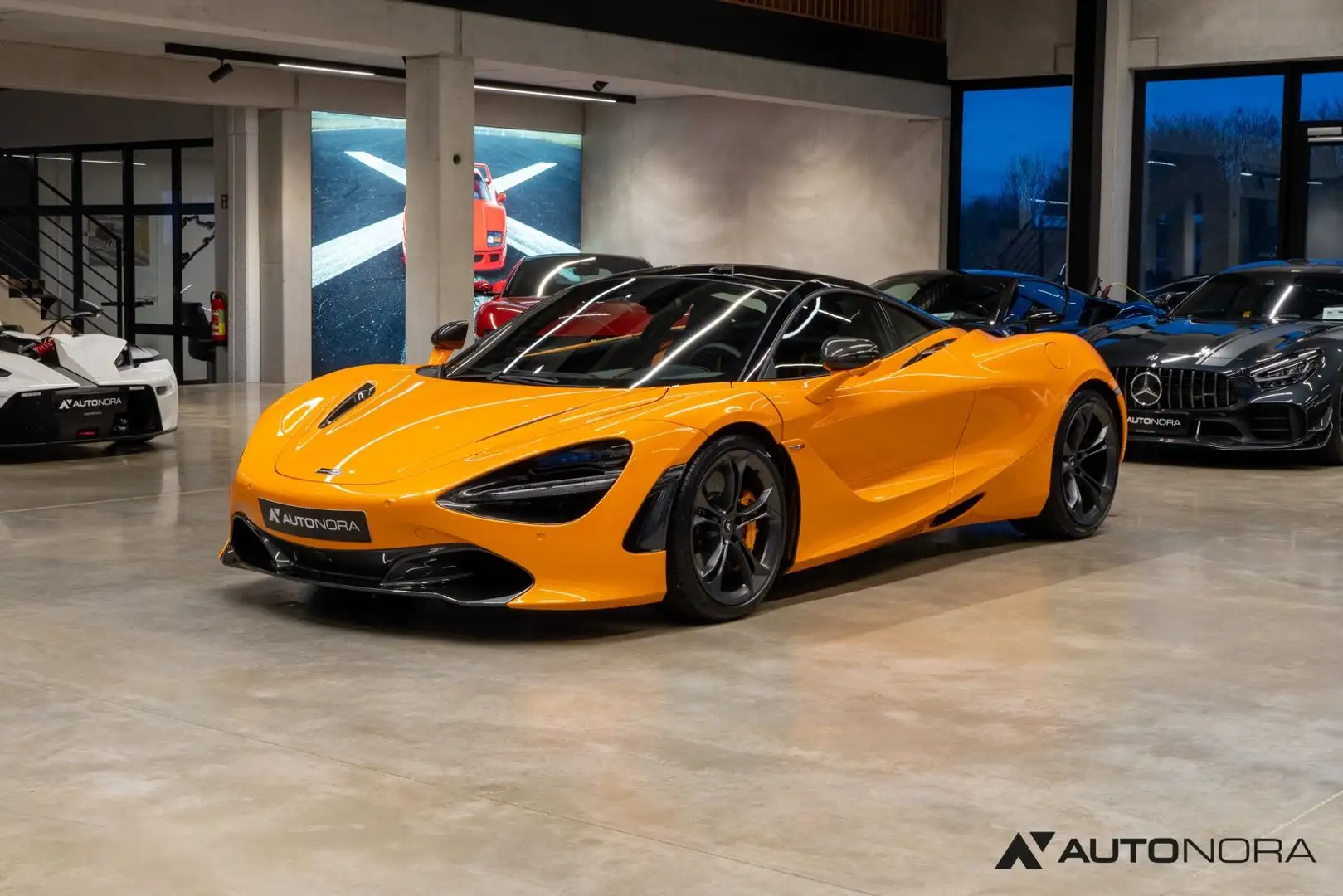 McLaren 720S Performance Orange - 1