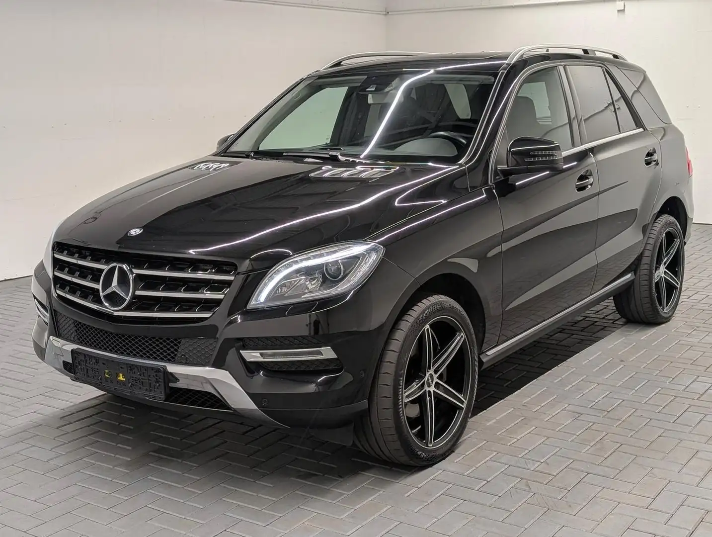 Mercedes-Benz ML 350 AHK/Bi-Xenon/Leder/Kam/Navi/4xSHZ/20-LM Noir - 1