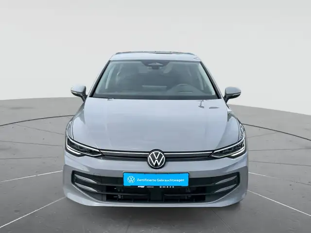 Volkswagen Golf view 2