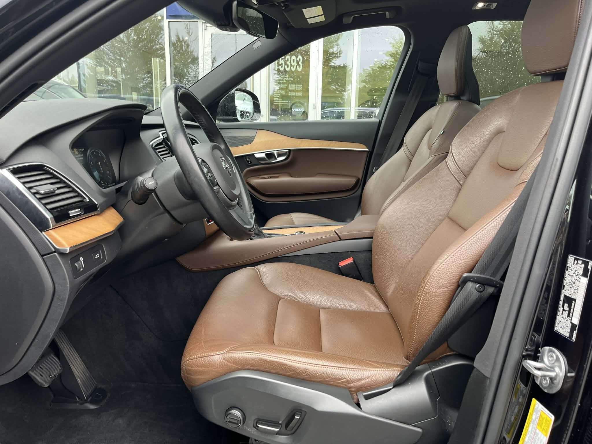 2022 Volvo XC90 T6 AWD Momentum (7-Seat) thumb 9