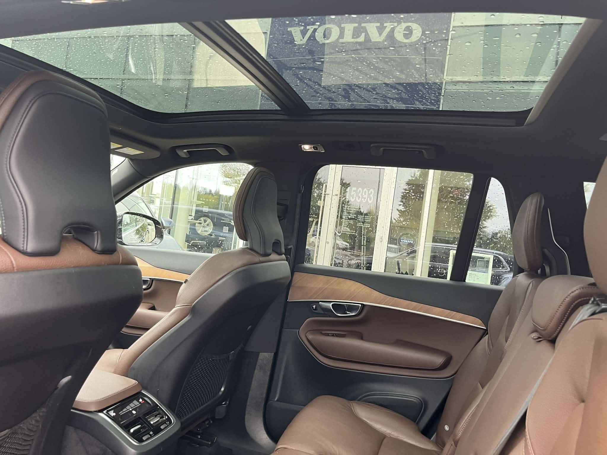 2022 Volvo XC90 T6 AWD Momentum (7-Seat) thumb 13